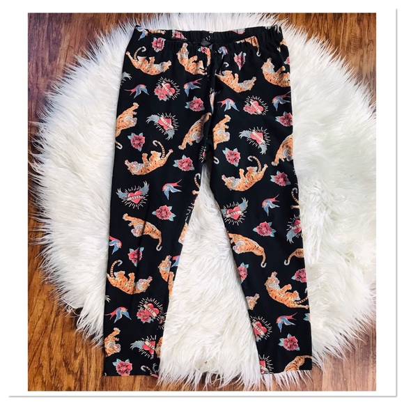 torrid Pants - Torrid Plus Leggings Black Tiger Tattoo Heart Print Cotton Women’s Size 3X